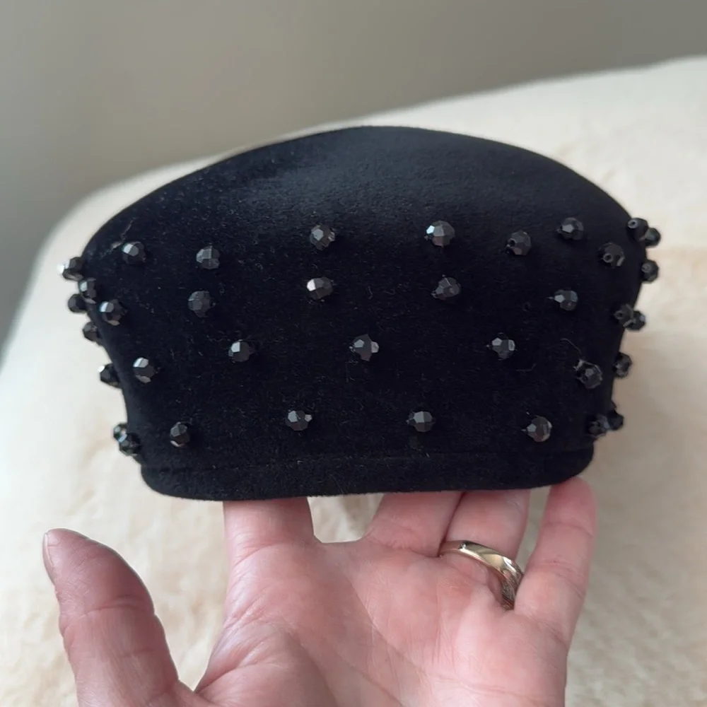 Vintage mid century elegant chic black velvety beaded pill box hat Junior B - Picture 5 of 11